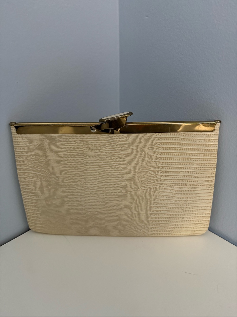 Vintage Elegant Cream Lizard-Texture Metal-Trim Clutch